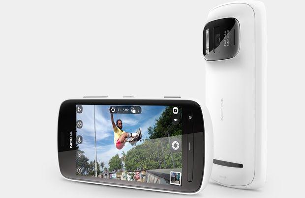 Nokia PureView 808 to bardziej aparat, czy telefon? (fot. nokia.com)