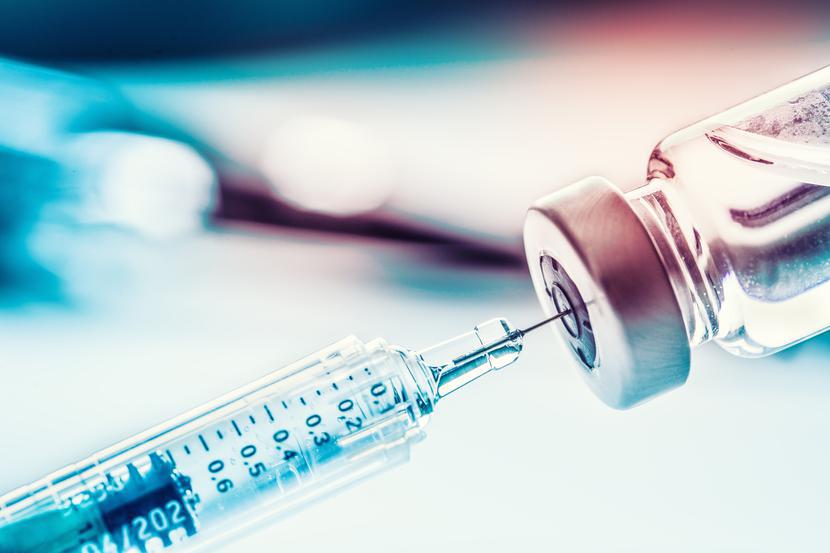 Część z uprawnionych otrzyma nowo zatwierdzone do użycia szczepionki, które są wymierzone jednocześnie w pierwotny wariant koronawirusa oraz w wariant Omikron. 