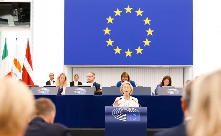Unia Europejska niewątpliwie nie tonie, natomiast dryfuje