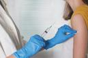 Szczepienia przeciwko COVID-19. NFZ zmodyfikował kryteria kwalifikacji dla placówek