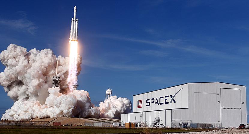 Spacex Z Kontraktem Nasa Na Statek Kosmiczny Ktory Poleci Na Ksiezyc Puls Biznesu Pb Pl