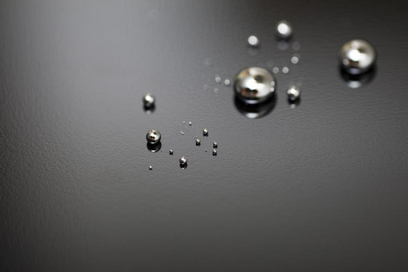 Rtęć to substancja toksyczna, która może prowadzić do rozległych uszkodzeń narządów wewnętrznych, a nawet śmierci. Rtęć to substancja toksyczna, która może prowadzić do rozległych uszkodzeń narządów wewnętrznych, a nawet śmierci.