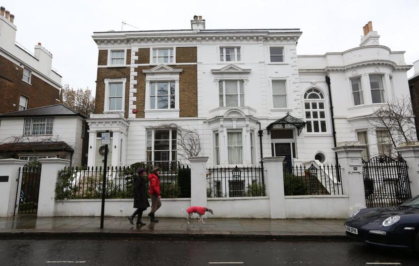 Jeden z luksusowych domów przy Lansdowne Road w londyńskiej dzielnicy Kensington & Chelsea (fot. Bloomberg)