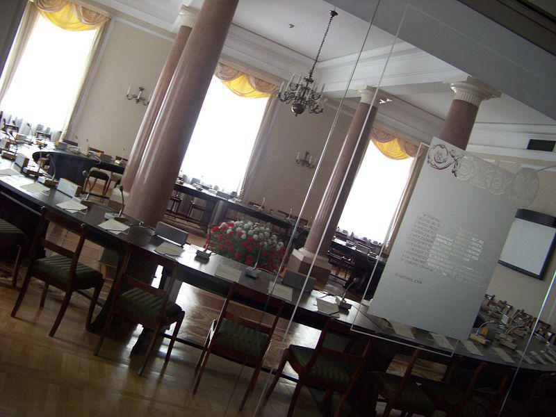 Przy przechowywanym w Kancelarii Prezydenta RP Okrągłym Stole odbywają się obecnie okolicznościowe lekcje uczniów warszawskich szkół.