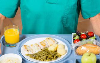 Blisko połowa hospitalizowanych traci na wadze. Niepokojący raport o żywieniu klinicznym