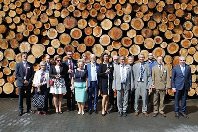 Gościem uroczystości oficjalnego uruchomienia inwestycji firmy Steico w miejscowościach Czarna Woda była w niedzielę m.in. Ilse Aigner, kiedyś minister rolnictwa w federalnym rządzie Niemiec, a obecnie wicepremier Bawarii.