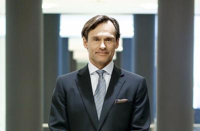 ForeVest Capital został założony przez Pierre'a Mellingera, Johna Leone'a, Doinę Popescu i Artura Haze'a (na zdjęciu), którzy zarządzali środkowoeuropejskim funduszem private equity z grupy PineBridge (wcześniej AIG New Europe). Z portfela spółek, w które zainwestowali, trudno było teraz wyjść z zyskiem, ale wymiana inwestorów ma pozwolić na realizację strategii.