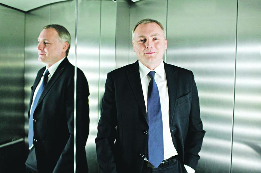 DURA LEX, SED LEX: Zasady twarde, ale
 sprawiedliwe i jednakowe dla wszystkich
 — tak Lech Witecki, p.o. szefa Generalnej
 Dyrekcji Dróg Krajowych i Autostrad, określa
 proces budowania dróg w Polsce. W tarapaty
 wpadli ci wykonawcy, którzy budowali z dewizą
 „jakoś to będzie”. [FOT. WM]