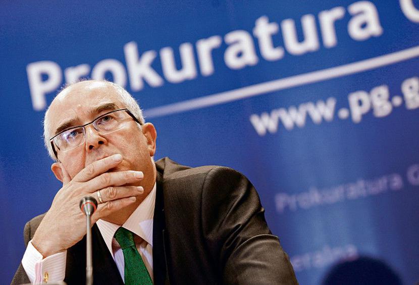 KONTROWERSYJNA REFORMA:
 Andrzej Seremet, prokurator generalny, jest przekonany, że zmiany w Kodeksie postępowania karnego spowodują drastyczny wzrost odsetka uniewinnień. Zdaniem ekspertów, wiele będzie zależało od samych prokuratorów i tego, jak szybko przystosują się do nowych przepisów.
 [FOT. WM]