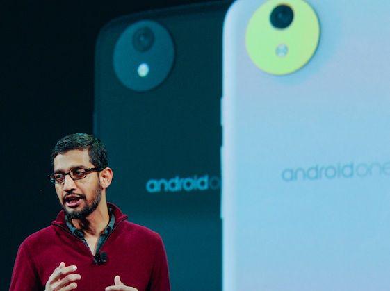 Sundar Pichai prezentuje projekt Android One fot. Bloomberg