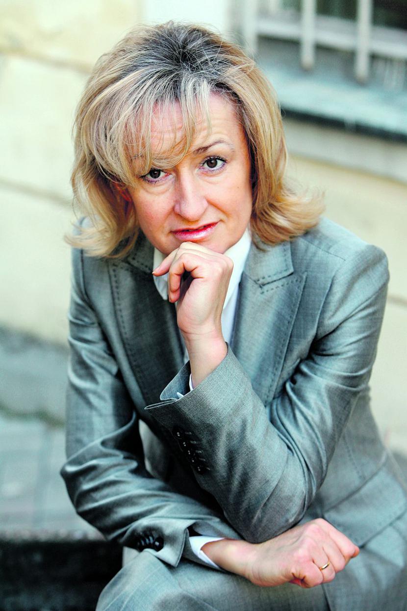 OKRĄGŁA SUMKA: 74,6 mln zł
 inwestycji, stworzenie 60 miejsc pracy
 i utrzymanie 517 istniejących — to
 deklaracje dwóch firm elektronicznych
 i producenta opakowań offsetowych,
 którzy zainwestują w PSSE, kierowanej
 przez Teresę Kamińską. [FOT. BS]