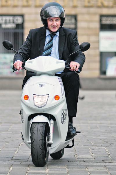 Ubiegający się o reelekcję Rafał Dutkiewicz, prezydent Wrocławia, kiedyś przedsiębiorca, kolejny raz wyprzedza inne miasta w pomysłach na ściągnięcie inwestycji.