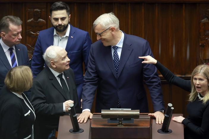 Posłowie podczas 32. posiedzenia Sejmu X kadencji. Na zdjęciu: Jarosław Kaczyński, Roman Giertych, Iwona Arent. Warszawa, 2 kwietnia 2025 r.