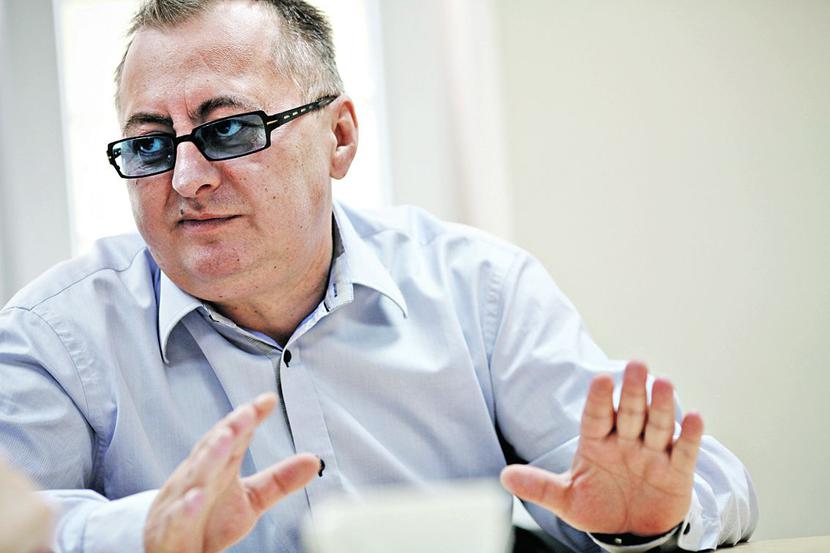 OD PLASTIKU PO FAST FOOD: Krzysztof Moska od lat
 jest inwestorem w branży tworzyw sztucznych — ma akcje
 Lenteksu, Plast-Boksu i Novity. W ubiegłym roku zaczął
 budować drugą, gastronomiczną, nogę biznesu. [FOT. WM]