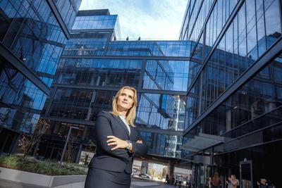Beata Leszczyńska, prezes Orpea Polska, snuje plany. W zabytkowych budynkach w śródmieściu Poznania powstaje komercyjne centrum opieki nad seniorami. Orpea Polska zapowiada, że będzie to największy taki obiekt w Polsce.