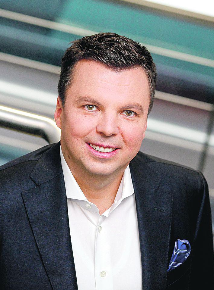 GROSZ DO GROSZA, MILION
 DO MILIONA: Biznesplan Marka
 Falenty przewiduje włączenie do
 sieci składów węgla tylu usług,
 ile się da. Spółka zarobi, klient
 zmniejszy koszty. W powiatowej
 Polsce nawet 50 zł oszczędności
 to już dużo. [FOT. W]