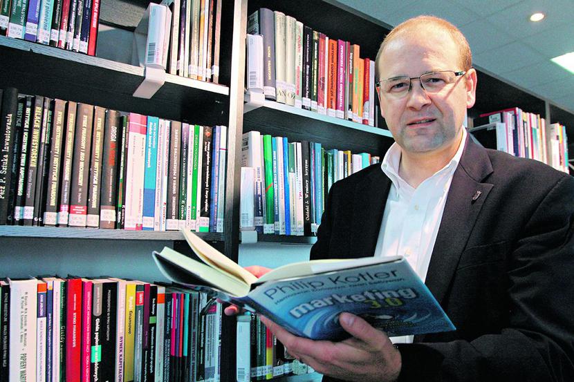 DODAJE SPLENDORU: Do konkretnego programu MBA często przyciąga marka zagranicznego partnera polskiej uczelni — mówi dr Piotr Buła, dyrektor Krakowskiej Szkoły Biznesu. [FOT. G.KOZAKIEWICZ] 