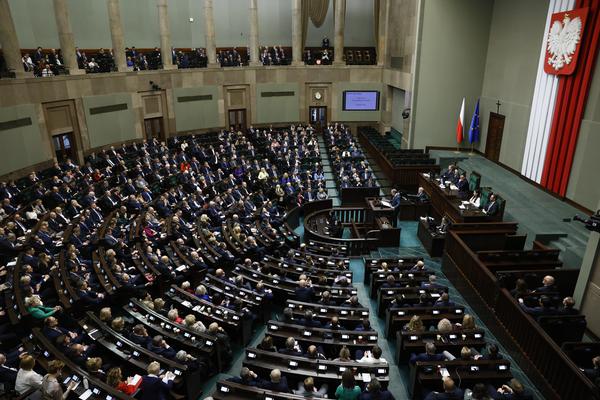 Wspólnota na froncie, gospodarka w tle