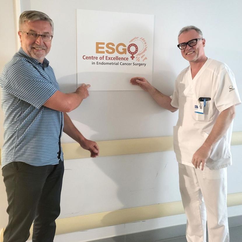 Certyfikat potwierdza, że Centrum Onkologii w Białymstoku jest akredytowanym ośrodkiem leczenia zaawansowanego raka trzonu macicy (Centre of Excellence in Endometrial Cancer Surgery). Certyfikat potwierdza, że Centrum Onkologii w Białymstoku jest akredytowanym ośrodkiem leczenia zaawansowanego raka trzonu macicy (Centre of Excellence in Endometrial Cancer Surgery).