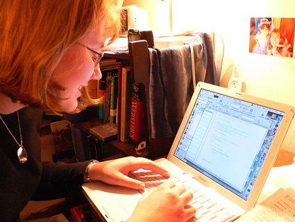 Amplifier to ktoś, kto dba o reputację firmy w sieci.