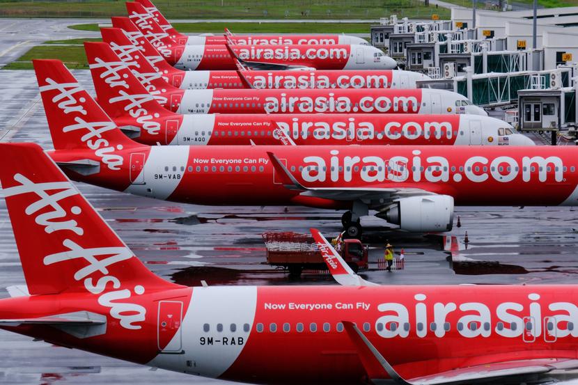 Samoloty AirAsia na lotnisku w Kuala Lumpur