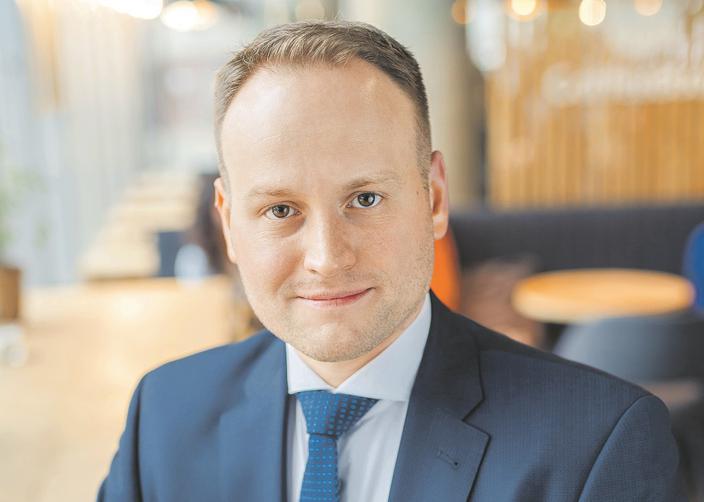 Eksperci niezależnej firmy badawczej Oliver Wyman i Uniwersytetu St. Gallen wyliczyli, że e-commerce generuje od 1,5 do 2,9 razy mniejszy ślad węglowy niż retail – mówi Mateusz Hilgner, starszy kierownik operacyjny w centrum logistycznym Amazon w Sosnowcu.