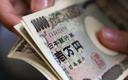 Japoński jen wyraźnie słabnie, bo bank centralny nie zmienił polityki
