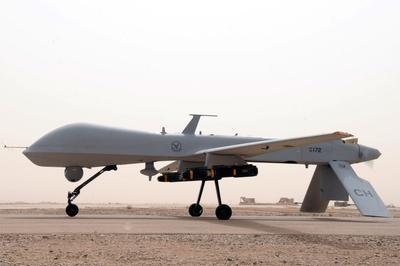 Najpowszechniejszy obecnie bezpilotowiec pola walki - MQ-1B Predator B...