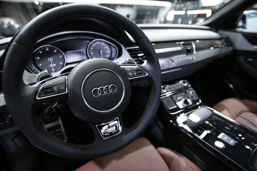 Wnętrze Audi A8 (fot. Bloomberg)