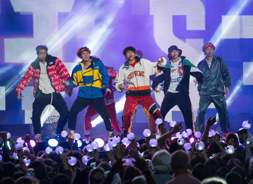 Jeden z występów zespołu BTS, największej gwiazdy muzyki K-Pop
