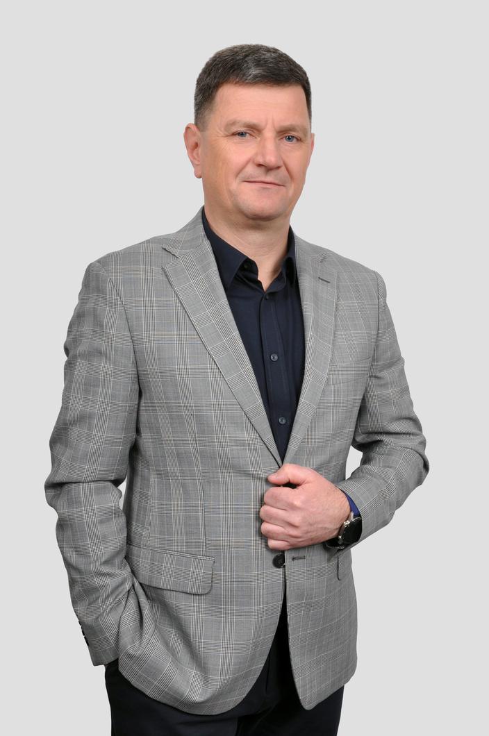 NA PODŁODZE I NA DACHU: