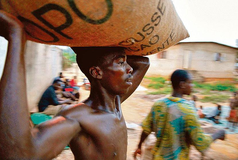 AFRYKAŃSKI ROZDŹWIĘK: Aż 98 proc. mieszkańców Malawi zgadza się ze stwierdzeniem, że ciężka praca ludzi jest narzędziem umożliwiającym uzyskanie lepszego statusu. Podobnego zdania jest jednak tylko 63 proc. obywateli Angoli. [FOT. BLOOMBERG]