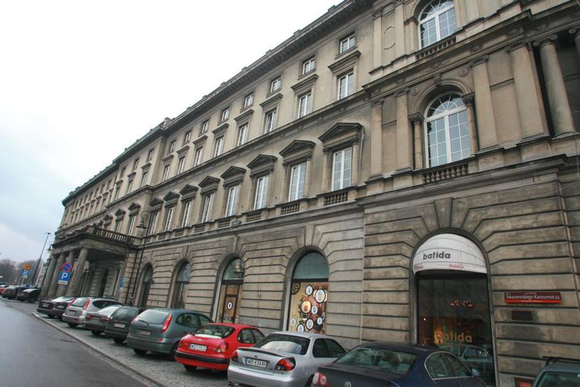 Hotel Europejski od lat czeka na remont, w końcu ma szansę doczekać się nowego wyglądu. [ fot. Grzegorz Kawecki]
