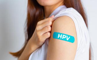 Prof. Nowakowski: szczepienie przeciw HPV o 90 proc. zmniejsza ryzyko zachorowania na raka szyjki macicy