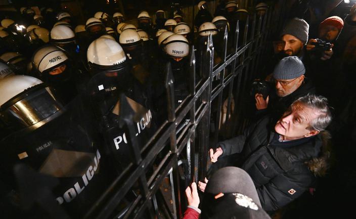 Chaos wokół TK. Co działo się wieczorem i w nocy