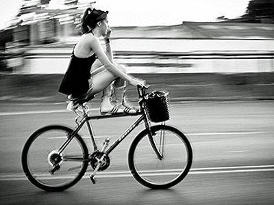 Rosnący koszt utrzymania samochodu w USA sprawia, iż młodzi Amerykanie w przedziale wiekowym 18-34 coraz częściej sięgają po alternatywny środek transportu