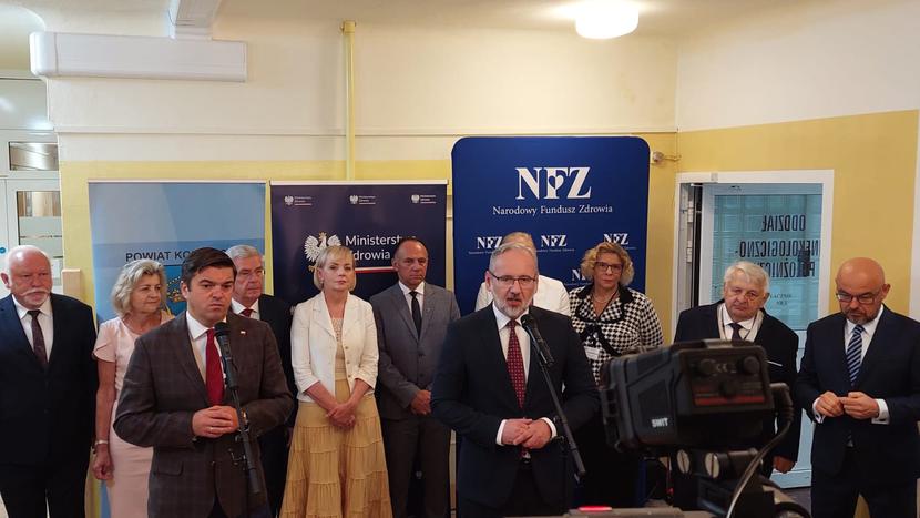 Na zdjęciu Adam Niedzielski podczas konferencji prasowej w szpitalu w Kozienicach Na zdjęciu Adam Niedzielski podczas konferencji prasowej w szpitalu w Kozienicach