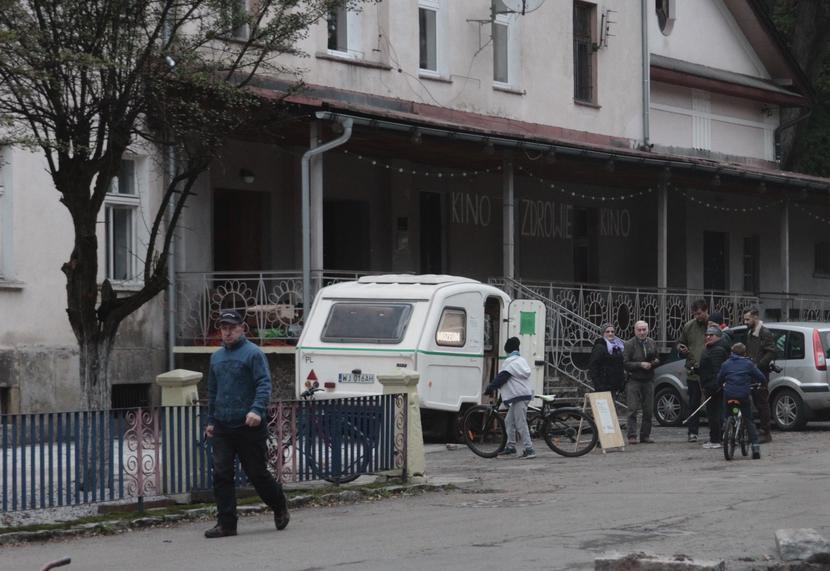 Muzeum Migracji w ubiegłorocznej trasie. Na zdjęciu pod kinem ZDROWIE w Sokołowsku.