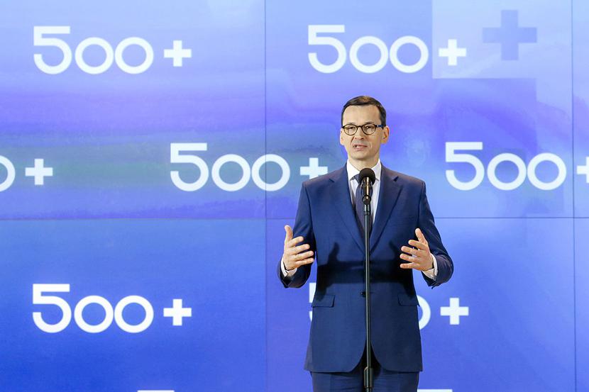 DŁUŻNICY POD PARASOL: