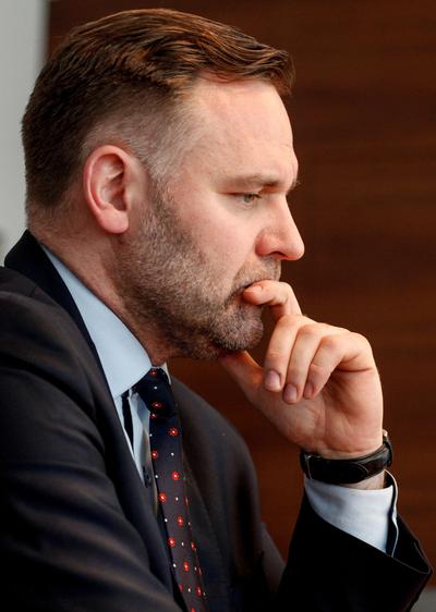 SPRAWA STRATEGICZNA: Trudno sobie wyobrazić, by Acron nie dogadał się z Dawidem Jackiewiczem, ministrem skarbu, w sprawie ścieżki sprzedaży 20-procentowego pakietu akcji Azotów. To bardzo wrażliwa politycznie sprawa, a Azoty są wpisane na listę spółek strategicznych. Kluczowa będzie jednak cena.