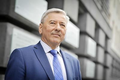 HIPH, którą kieruje Stefan Dzienniak, szacuje światowe nadwyżki zdolności produkcyjnych stali na około 700 mln ton. Mimo to uważa, że w Polsce warto je zwiększyć.