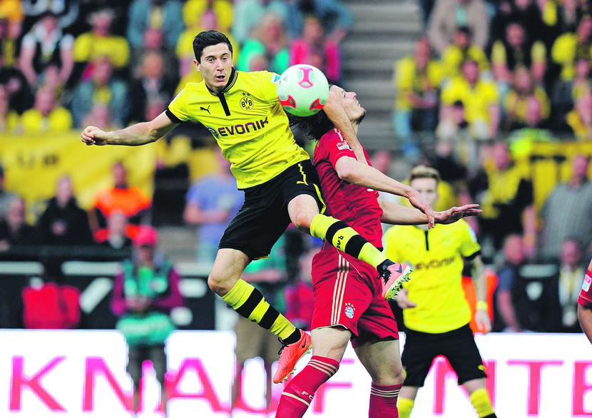 NIEMIECKIE
 ODRODZENIE:
 Wynikami
 finansowymi
 w Bundeslidze
 imponują nie tylko
 obecny i następny
 klub Roberta
 Lewandowskiego,
 czyli Borussia
 Dortmund i Bayern
 Monachium.
 W dwóch
 najwyższych klasach
 rozgrywkowych
 tylko cztery kluby
 były na minusie
 – tymczasem
 w polskiej
 Ekstraklasie według
 EY jedynie dwa były
 na plusie.
 [FOT. EASTNEWS]