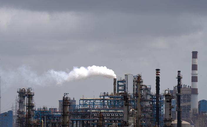 Indie otrzymują rekordowo tanią ropę z Rosji. Sankcje USA działają