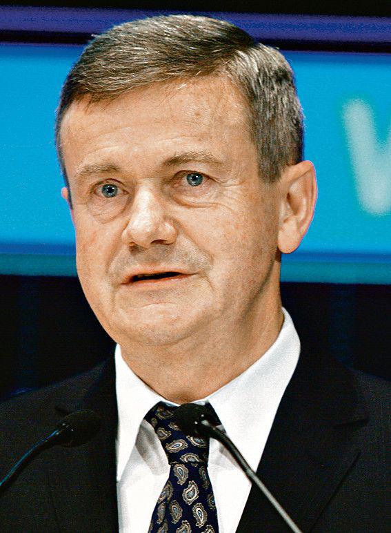 NA GŁĘBOKICH WODACH:
 Kierowany przez Wojciecha Okońskiego Robyg trzy lata temu był średniej wielkości deweloperem, sprzedającym rocznie 300-500 mieszkań. Dziś prześciga Dom Development. Kilka lat temu o palmę pierwszeństwa walczył Gant, jednak w odróżnieniu od niego Robyg jest chwalony za solidny bilans. [FOT. GK]
 