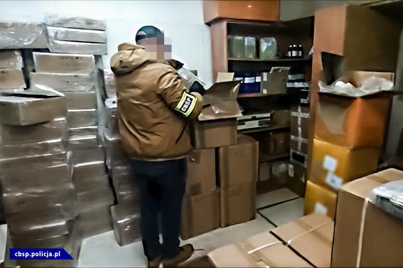 Centralne Biuro Śledcze Policji zlikwidowało magazyn z tysiącem sfałszowanych produktów leczniczych o łącznej wartości ok. 10 mln zł