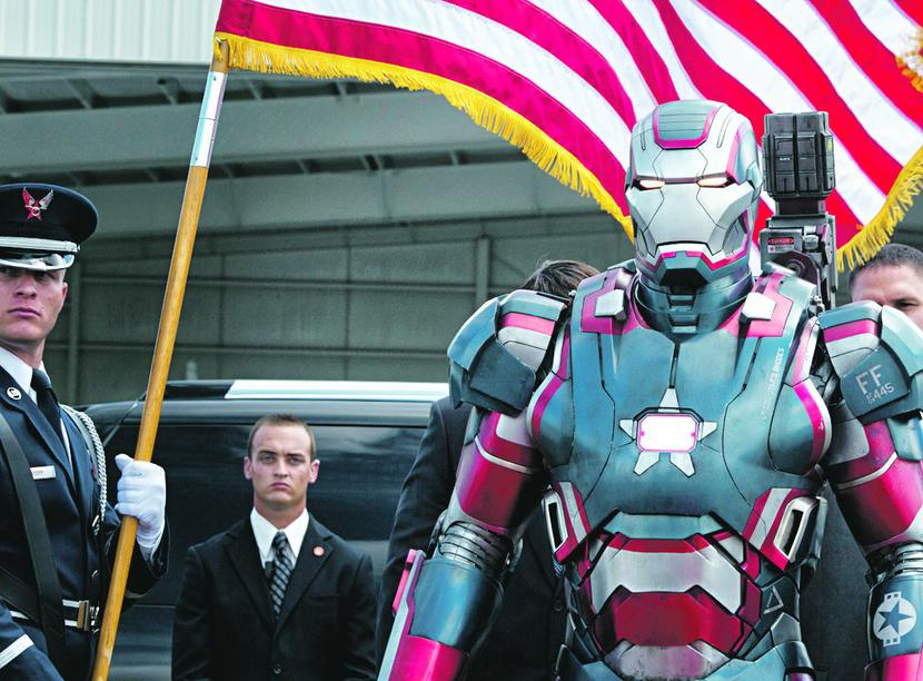 POLE DO POPISU: Robert Downey Jr. powraca na ekrany w roli miliardera i genialnego wynalazcy Tony’ego Starka. Są emocje, dużo akcji, walka dobra ze złem. „Iron Man 3” to kolejny przykład sequelu, w którym każdy kolejny odcinek jest lepszy od poprzedniego. James Bond miał już 23 filmowe odsłony, co oznacza, że przed „Iron Manem” jest jeszcze duże pole do popisu... [FOT. ARC] 