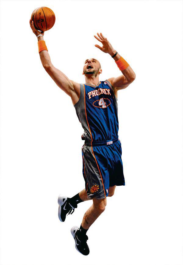DEKADA WIELKICH ZMIAN: Marcin Gortat informuje na swojej stronie, że na pierwszym treningu koszykarskim w Łodzi pojawił się w 2002 r., bo wcześniej grał w piłkę nożną. Rok później został złowiony przez skautów niemieckiego Rhein-Energie Kolonia, a kilka lat później przez wysłanników NBA. Nie jest jedynym Polakiem w tej lidze. Od kilku miesięcy pracuje tam 21-letni Rafał Juć, który związał się z klubem Denver Nuggets jako skaut, czyli osoba wyszukująca koszykarskie talenty. Będzie odpowiedzialny głównie za Europę. Czy znajdzie kolejnego Gortata? [FOT. FORUM]
 