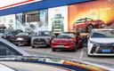 Toyota zwalnia tempo w Japonii, ale bije rekordy na rynkach zagranicznych