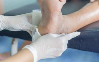 „Inteligentne bandaże” mogą poprawić wyniki leczenia pacjentów z niegojącymi się ranami
