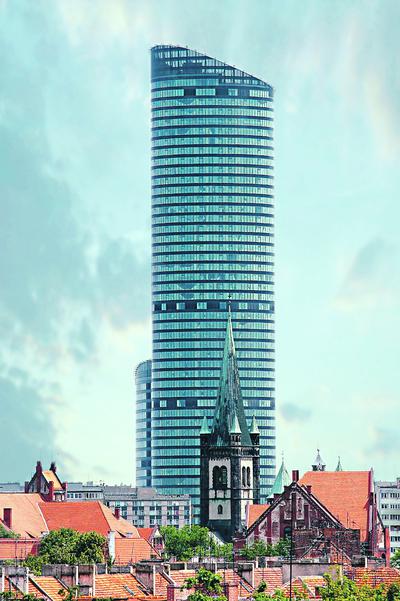 Oddany do użytku w 2012 r. Sky Tower miał być symbolem potęgi byłego właściciela Develii. Obecnie jest wyceniany w księgach dewelopera na 531 mln zł.